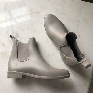 Rubber rain booties